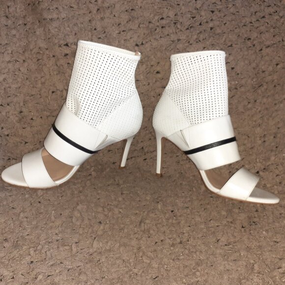RUTHIE DAVIS X DISNEY PRINCESS-White Perforated Leather Stiletto-Sz 37-Excellent - Picture 1 of 7